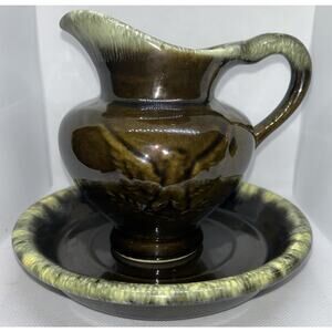 VINTAGE HULL POTTERY 2pc GREEN EAGLE EMBOSSED PITCHER & UNDER PLATE